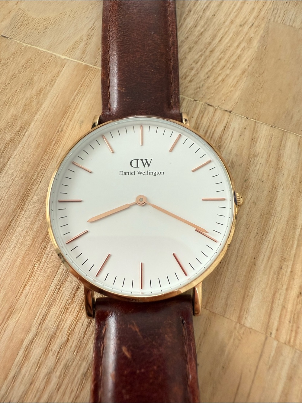 Daniel Wellington ladies rose gold tone brown leather watch NEW BATTERY
